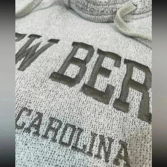 NEW BERN North Carolina mock Neck Gray sweatshirt Woman’s M BASIX OF America - Picture 12 of 15